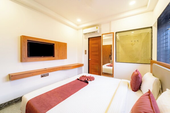 Desk, laptop workspace, free WiFi