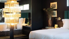 House (6 Bedrooms) | Interior