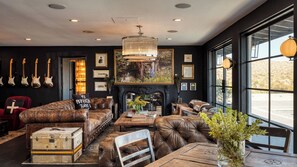 House (6 Bedrooms) | Interior