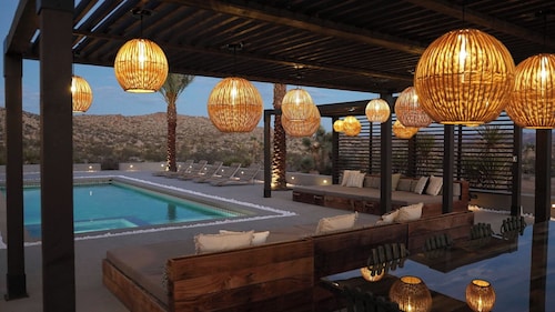 Iconic 6BR Desert Retreat w/ Pool, Pickleball & Fire Pit Joshua Tree Mansion by Avantstay