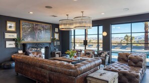 House (6 Bedrooms) | Interior