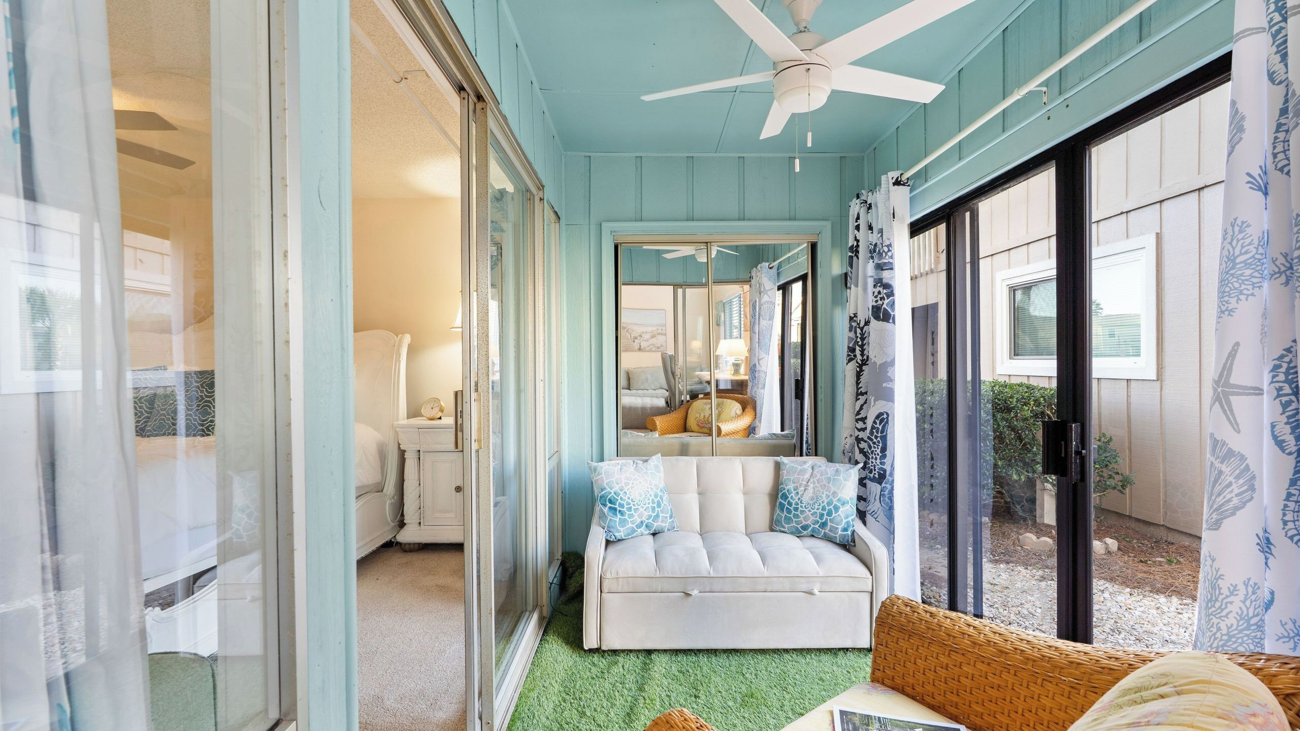 المنشأة من الداخل