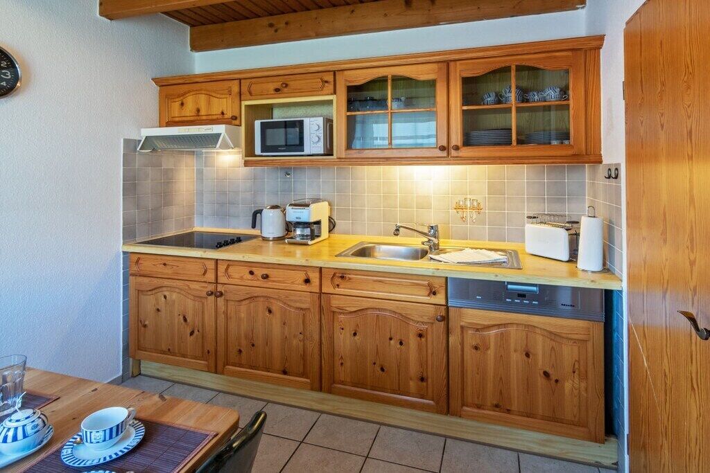 Kühlschrank, Mikrowelle, Herdplatte, Geschirrspüler