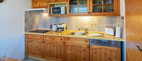 冰箱、微波炉、炉灶、洗碗机