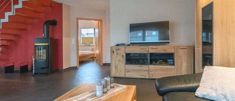 3 bedrooms, iron/ironing board, free WiFi