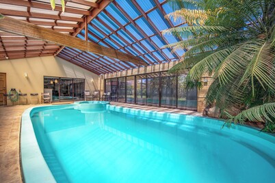 Work or Play or Weddings: Huge House, Pool, Shops & Near Airport