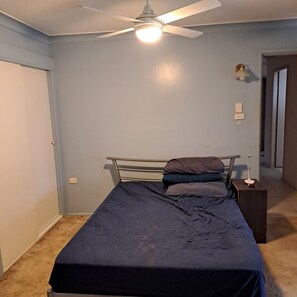 3 عدّة غرف نوم وملاءات أسرّة