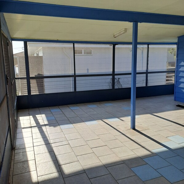 المنطقة المحيطة بالمنشأة