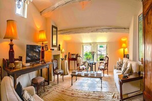 Smart TV, fireplace, DVD player, offices - Heated Pool Apartment in Uzes (Uzès)