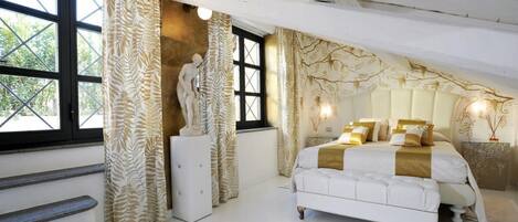 2 bedrooms, desk, iron/ironing board, travel crib