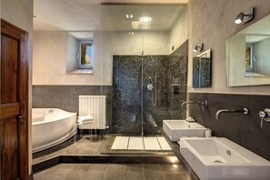 Hair dryer, towels - Torre Fortunata is a beautiful medieval tower (Frontignano)