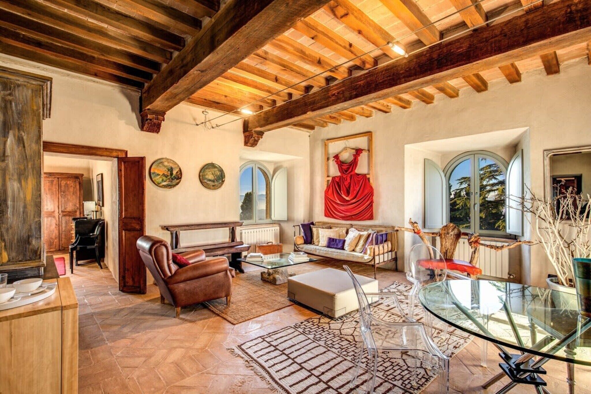 Smart-TV, Kamin, Arbeitsbereiche