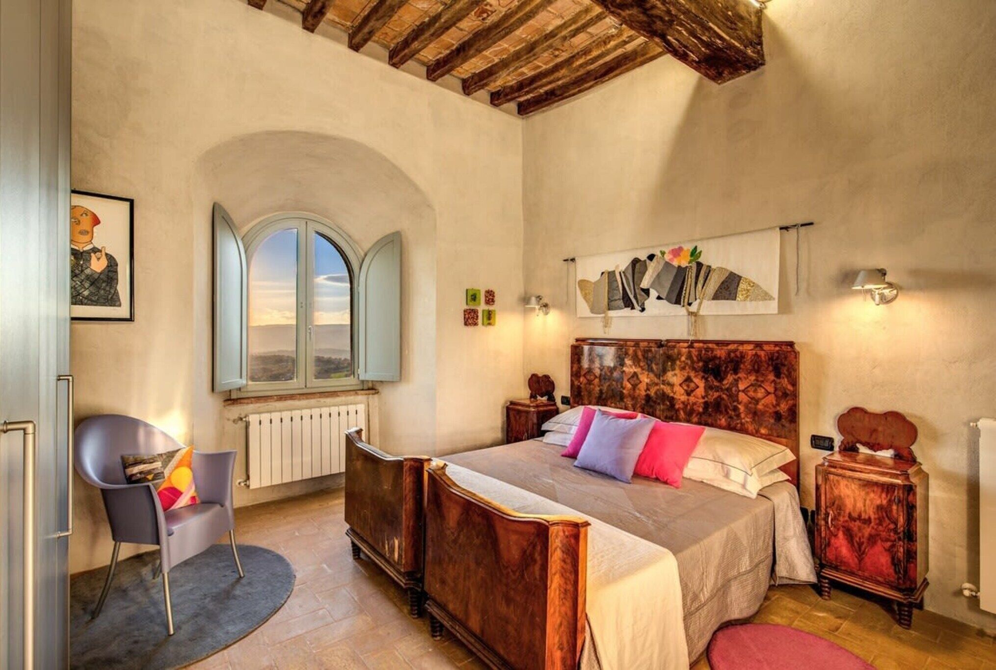 6 Schlafzimmer, Schreibtisch, Bügeleisen/Bügelbrett, Reisekinderbett