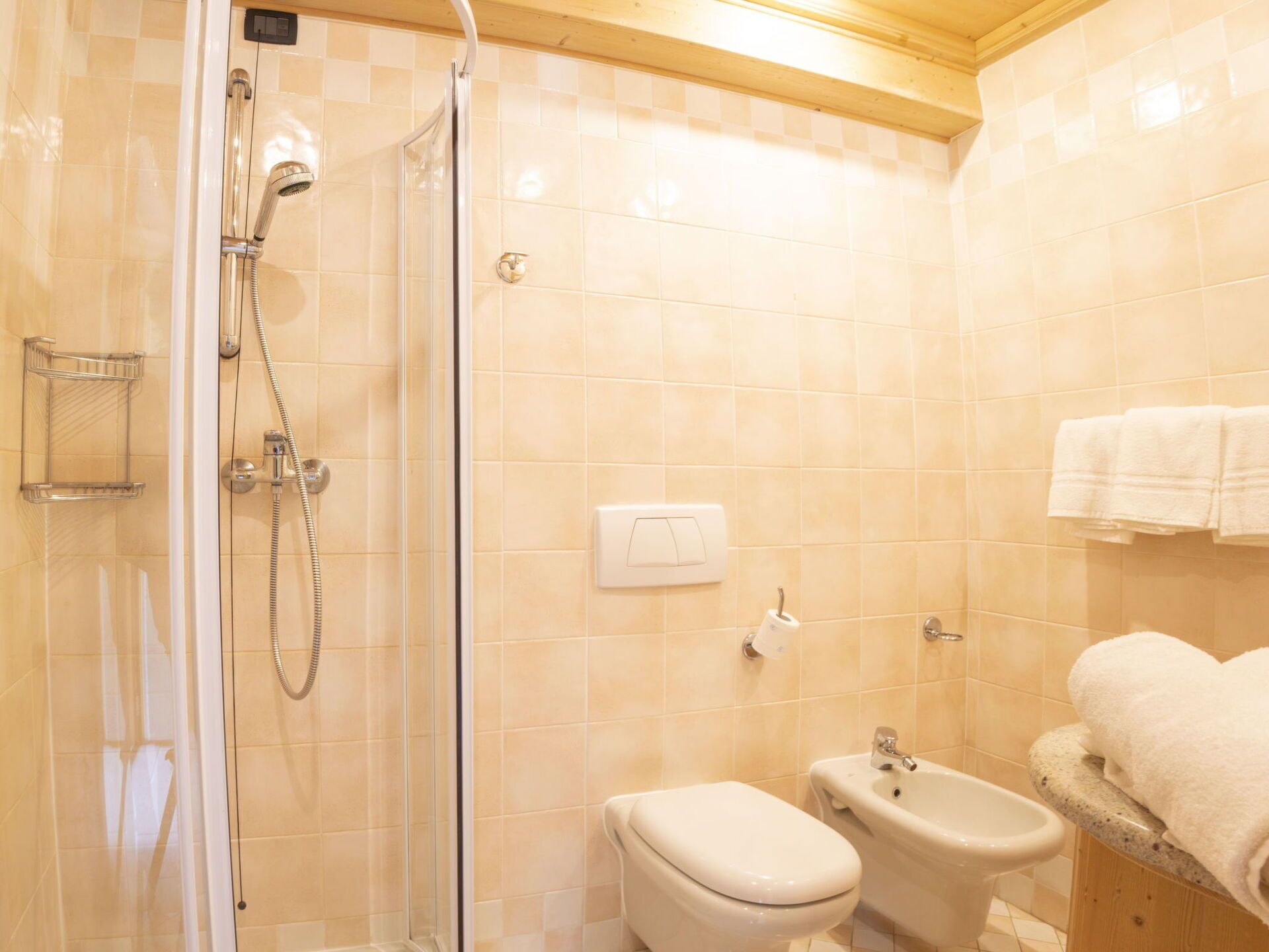 Interior Design, Flooring, Fussboden, Holz, Möbel, Decke, Zimmer, Bett, Schlafzimmer, Bettrahmen