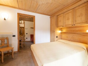 1 dormitori, un bressol de viatge i wifi gratuïta 