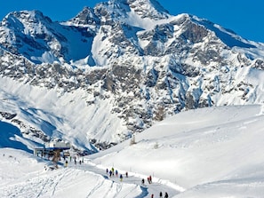 Snow and ski sports - Cosy apartment for 4 people with hot tub, WIFI, TV, terrace, pets allowed and panoramic view (Madesimo)