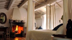 11 bedrooms, desk, iron/ironing board, travel crib