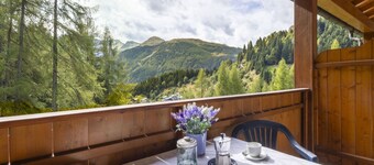 Nice apartment for 3 guests with hot tub, WIFI, TV, terrace, pets allowed and panoramic view