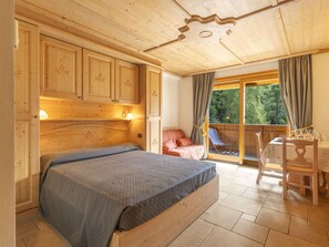 1 bedroom, travel cot, free WiFi