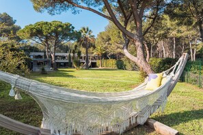 Property grounds - Elegant Villa Overlooking Gaou Bay (Bormes-les-Mimosas)