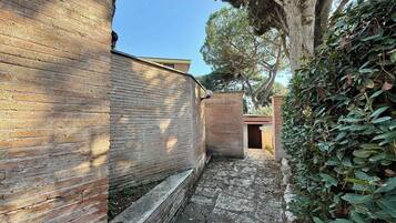 Enceinte de lâhĂ©bergement