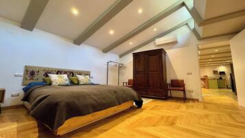 1 Schlafzimmer, Schreibtisch, Bügeleisen/Bügelbrett, Reisekinderbett