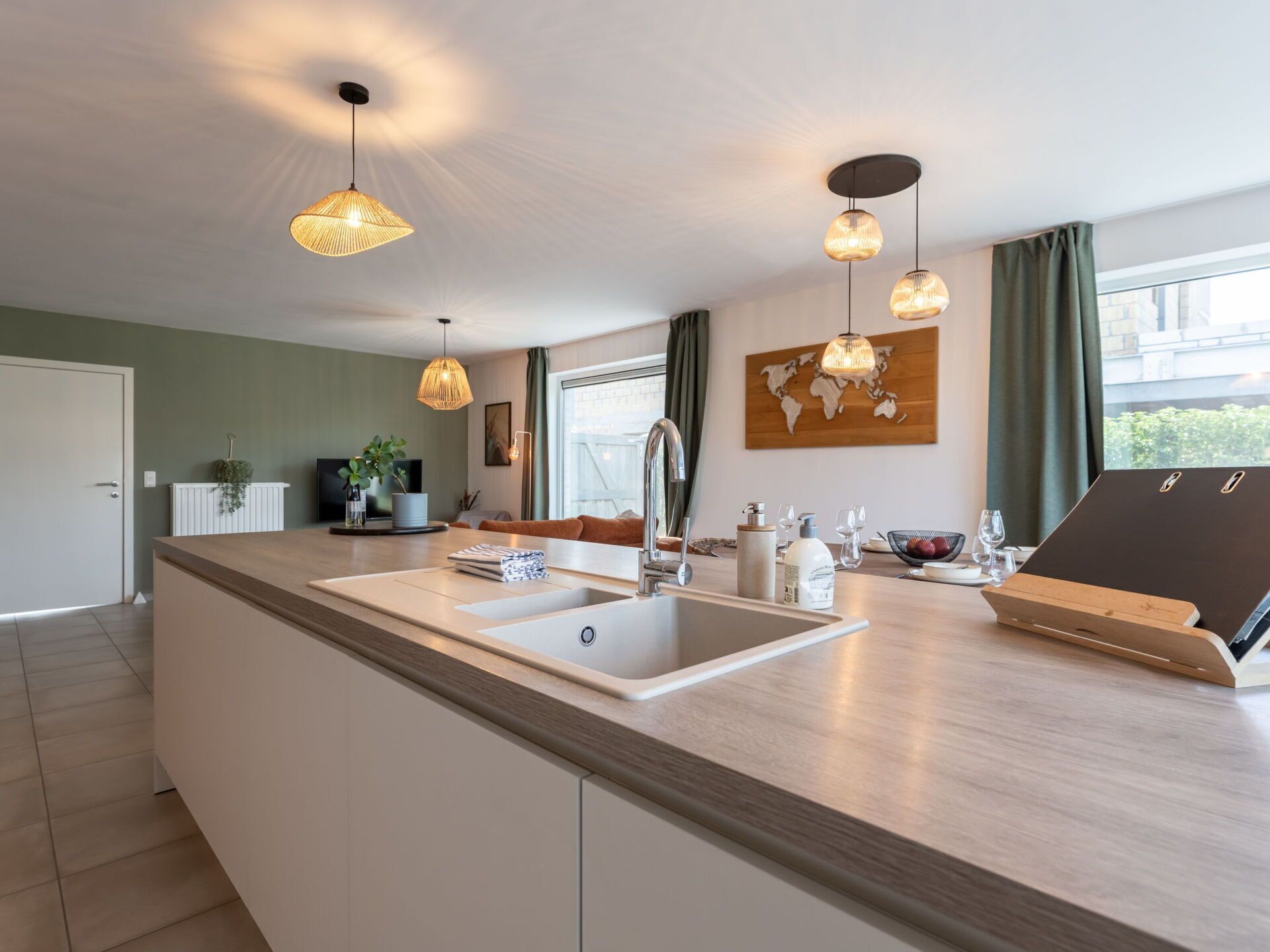 المنشأة من الداخل