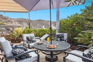Outdoor dining - Villa Calma Tauro: Golf, Beach & Relax (Mogán)