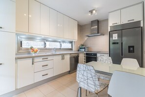 Private kitchen - Villa Calma Tauro: Golf, Beach & Relax (Mogán)