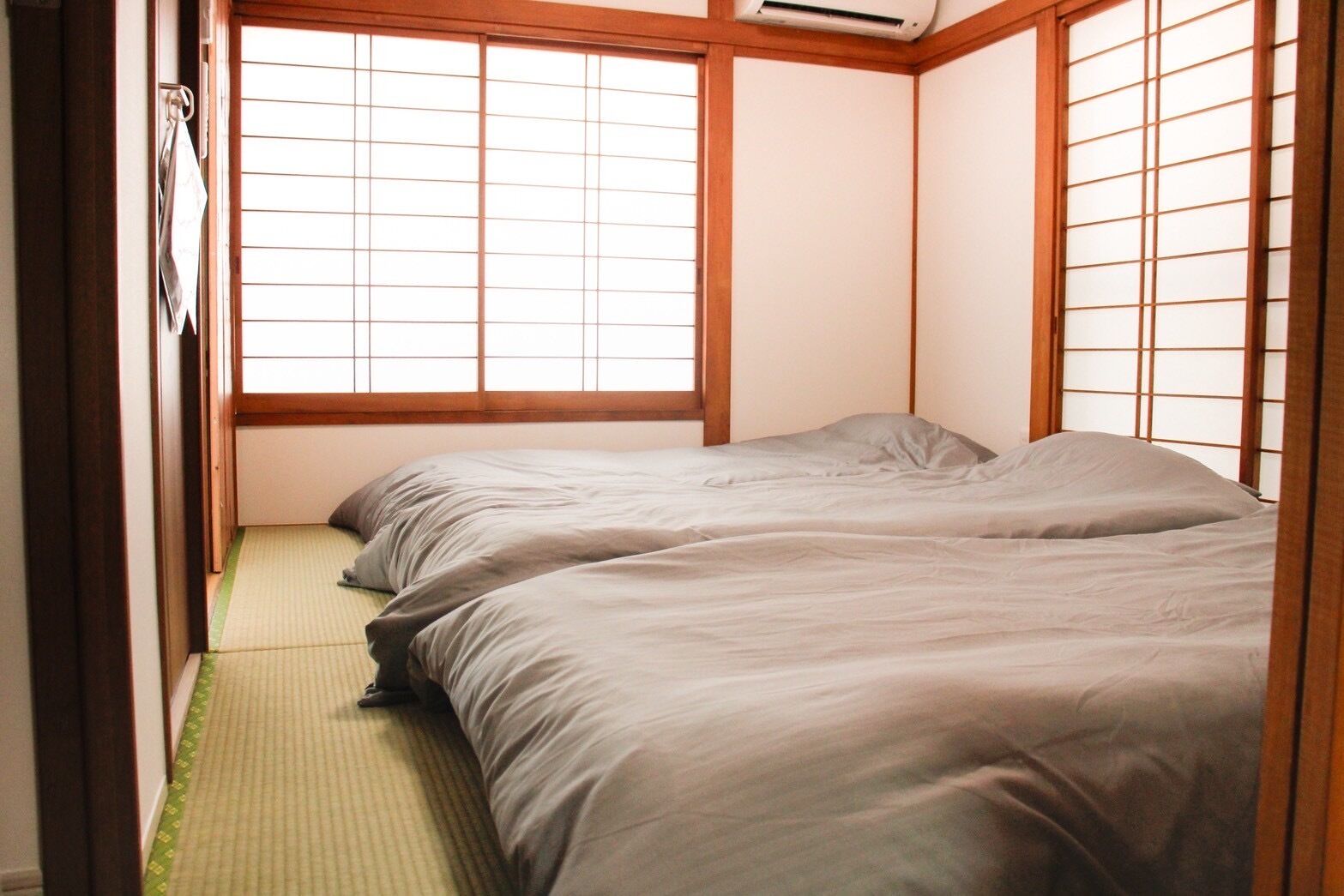 2 室のベッドルーム、デスク、アイロン / アイロン台、WiFi