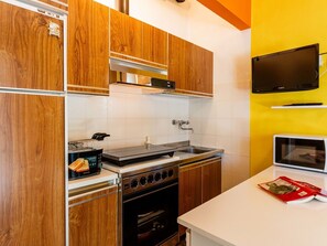 Microwave, highchair