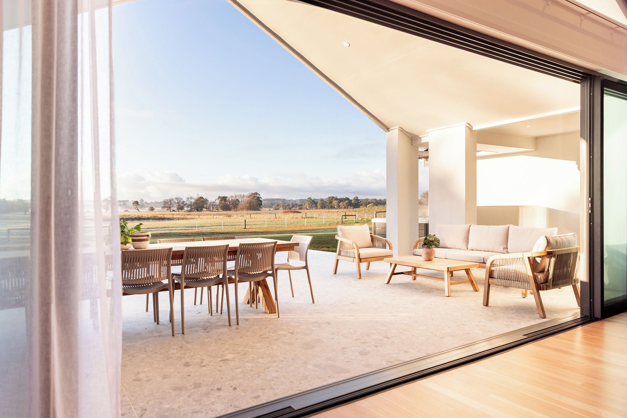 المنشأة من الداخل