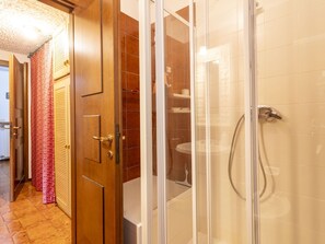 Wall, Flooring, Floor, Wood, Interior Design, Room, Ceiling, Door, Lighting, Wood Stain - Lovely apartment for 4 people with WIFI, TV and terrace (Madesimo)