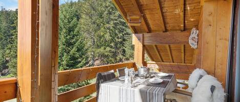 تناول الطعام بالخارج