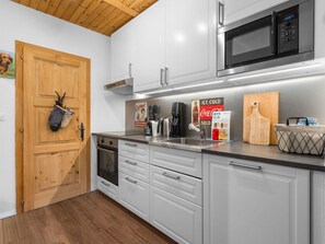 Microwave, oven, dishwasher, highchair - Cosy apartment for 4 people with WIFI, TV and balcony (Vermala)