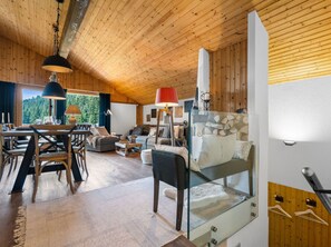 Dining - Cosy apartment for 4 people with WIFI, TV and balcony (Vermala)