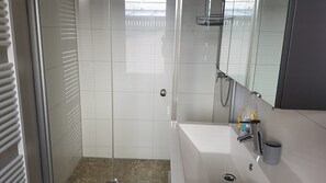 Ducha, secador de pelo, toallas