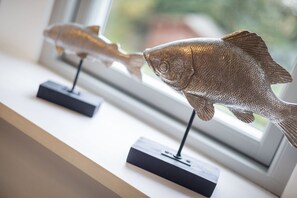 Unclassified image, 4 of 20, button