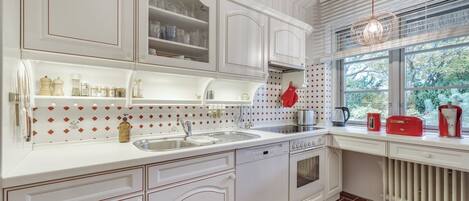 Kühlschrank, Ofen, Herdplatte, Geschirrspüler