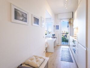 Interior - Lovely apartment for 2 guests with WIFI, A/C, TV, balcony and pets allowed (Milan)