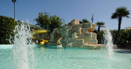 Wunderbares alleinstehendes Ferienhaus mit Pool, Klimaanlage, W-LAN und Terrasse