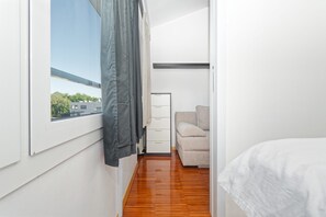 2 عدّة غرف نوم ومكواة/لوح كي وواي فاي مجانًا وملاءات أسرّة