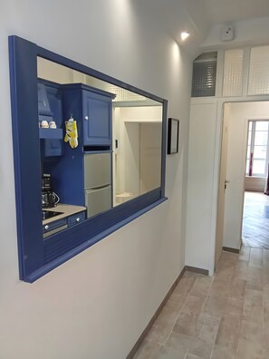 Fridge, microwave, oven, stovetop - Apartment 'Le Royal' (Bayeux)