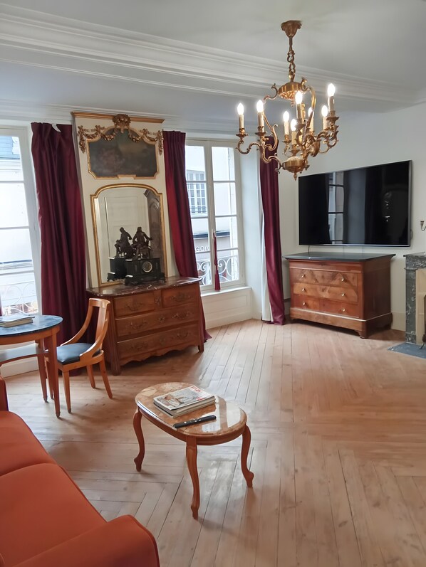 Interior - Apartment 'Le Royal' (Bayeux)