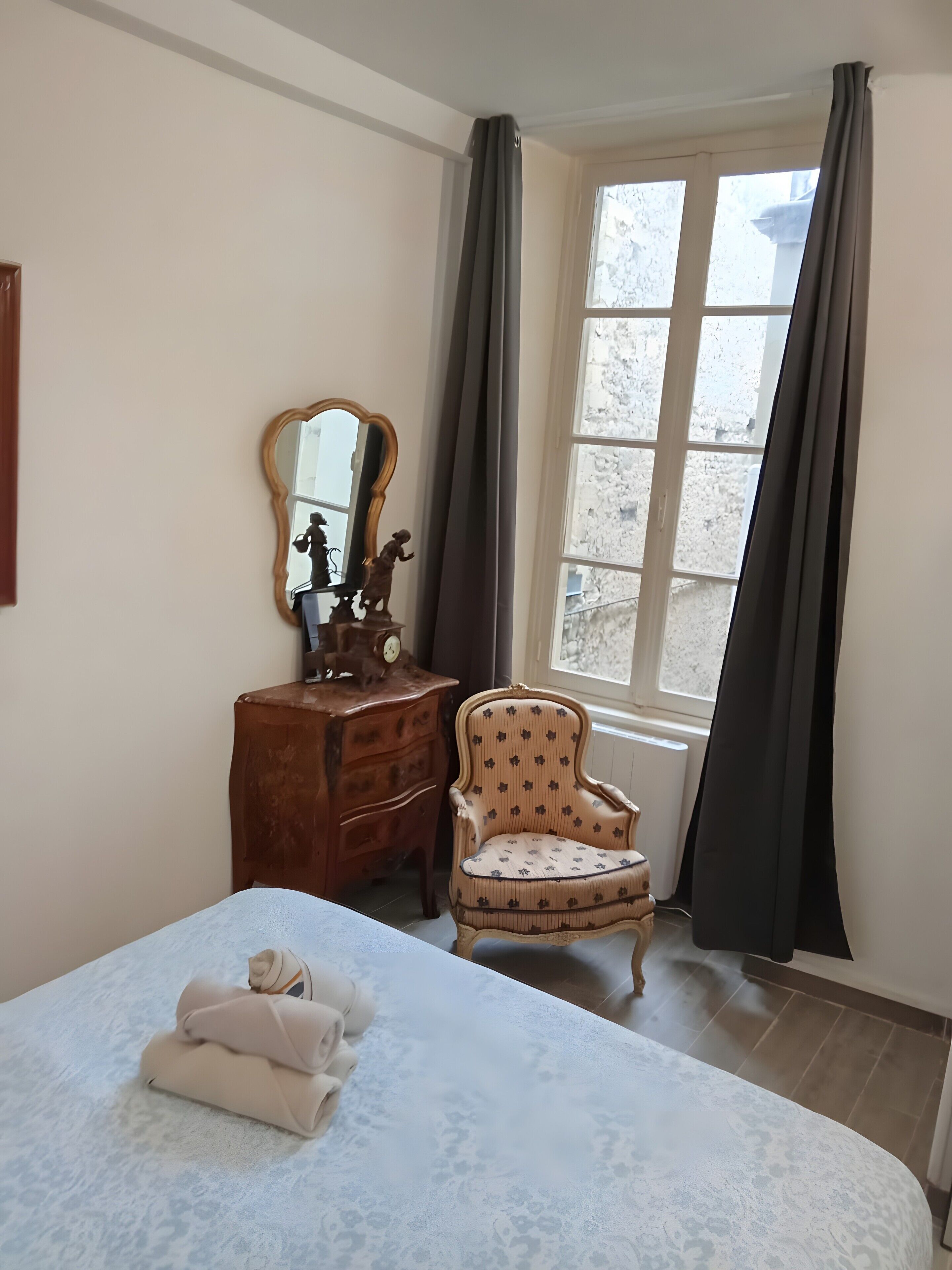 1 habitación y ropa de cama 