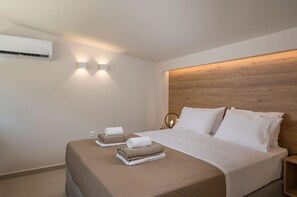 3 bedrooms, iron/ironing board, travel cot, Internet - La Divina Villa (Zoe) (Chania)