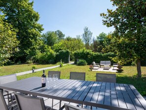Outdoor dining - Beautiful private villa for 8 people with A/C, WIFI, hot tub, TV, terrace and panoramic view (Camerano)