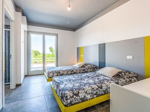 3 bedrooms, travel cot, free WiFi - Beautiful private villa for 8 people with A/C, WIFI, hot tub, TV, terrace and panoramic view (Camerano)