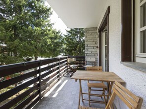 Outdoor dining - Nice apartment for 4 people with WIFI, TV, terrace and pets allowed (Madesimo)