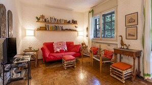 Living area - Beautiful apartment for 4 guests with WIFI, TV, terrace and pets allowed (Madesimo)